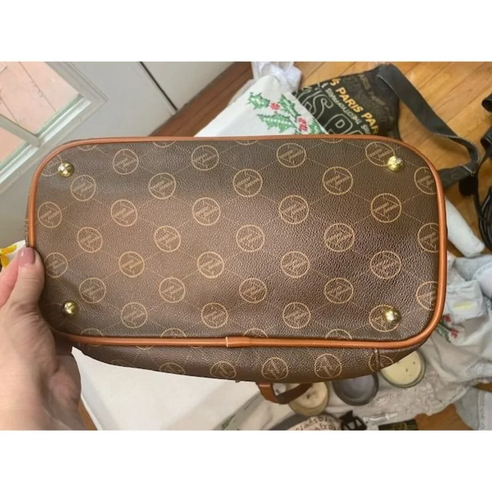 Power Look, Smart Price – Adrienne Vittadini Geo-Chic Tote - Picture 8 of 9